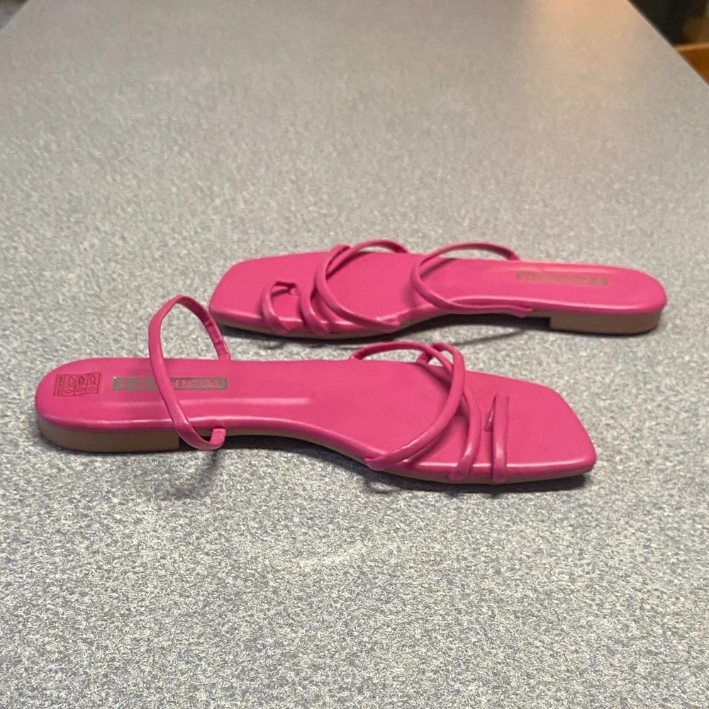 Chic Fuchsia Strappy Sandals